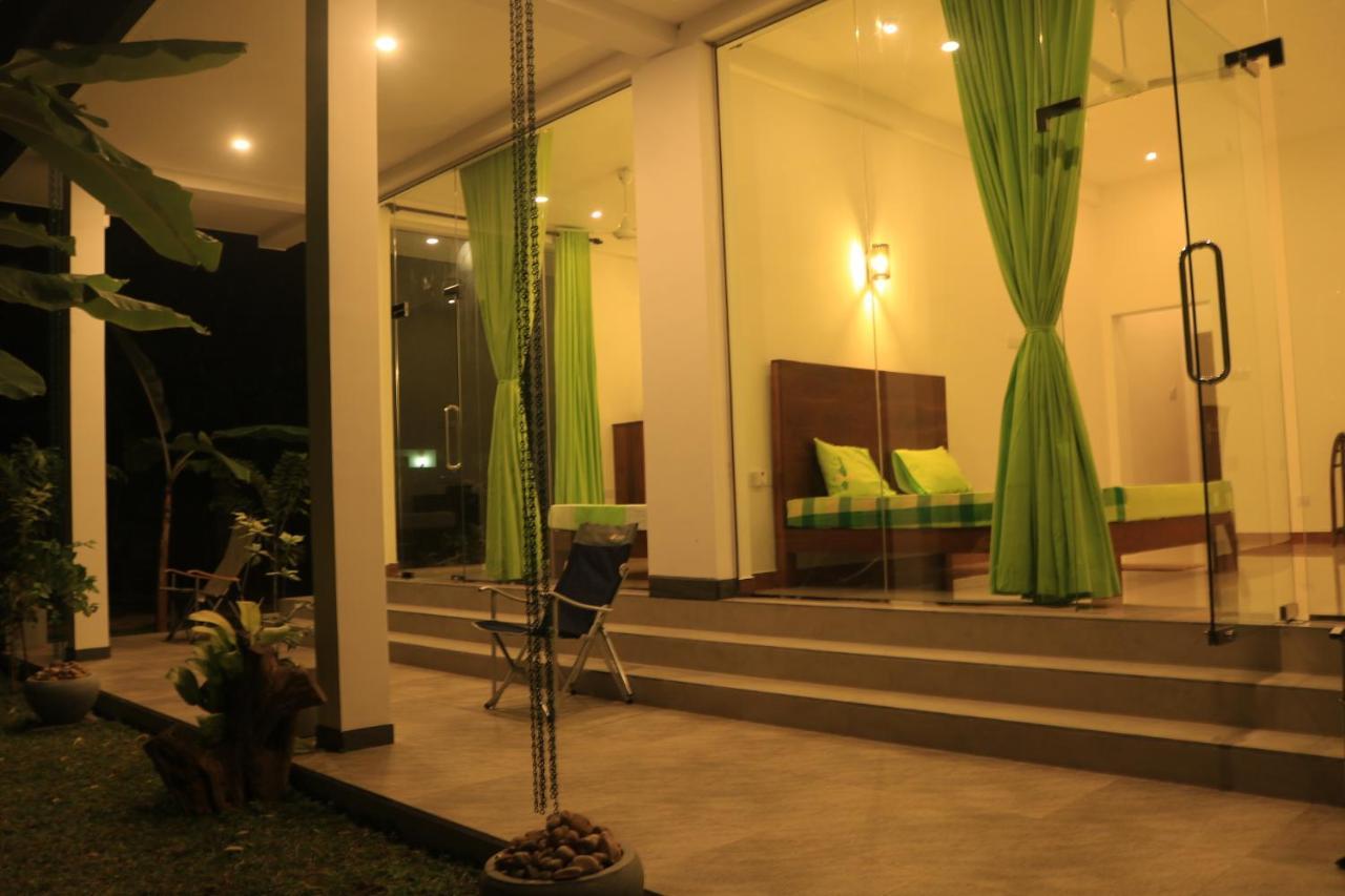 Elegant Lake House Tissamaharama Exterior photo